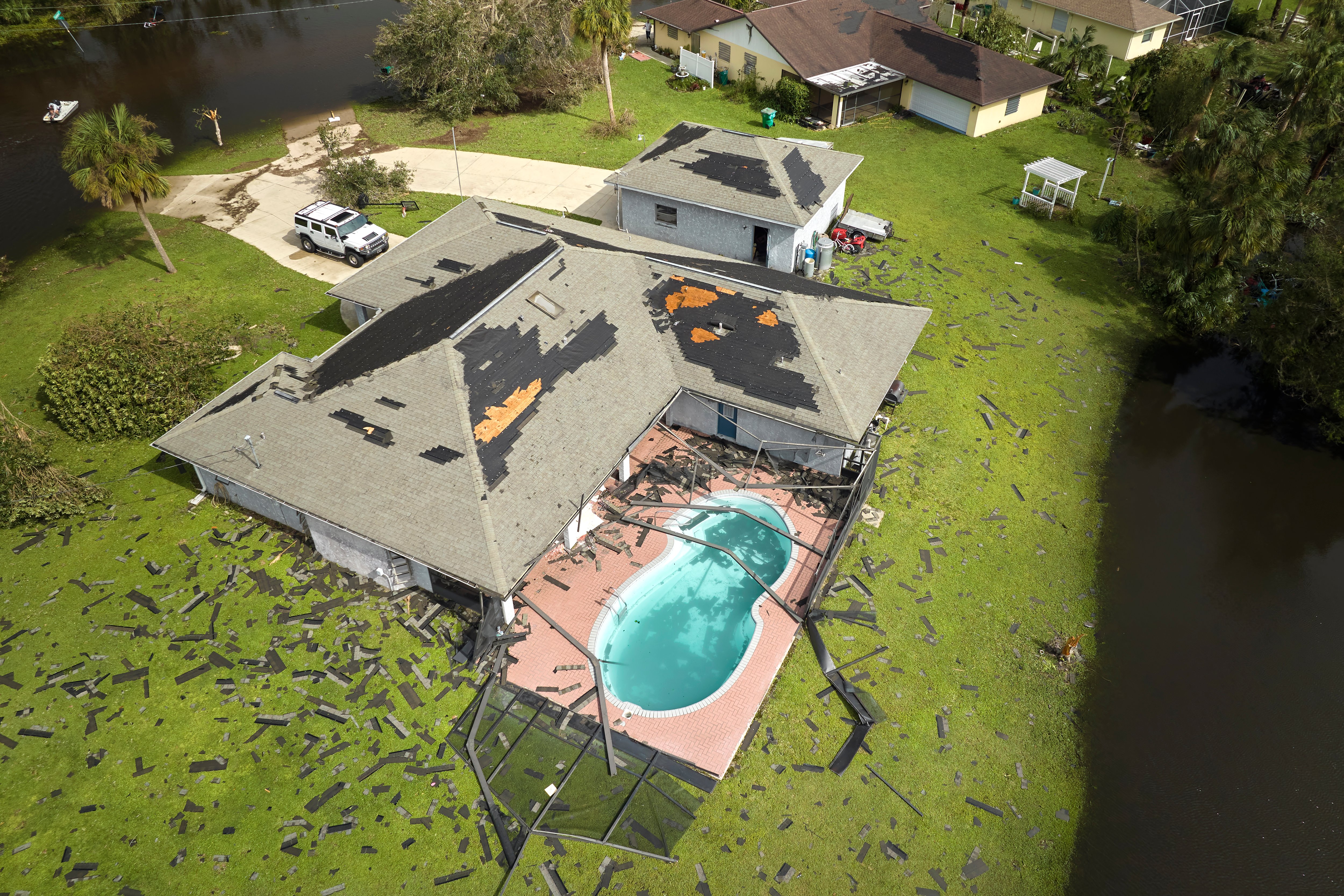 hurricane-ian-destroyed-house-roof-in-florida-resi-2022-10-06-01-36-13-utc